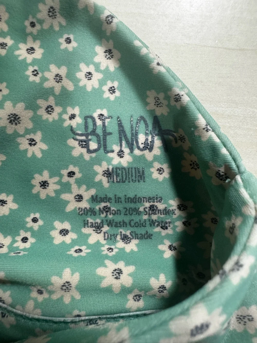 Benoa Jaden Ari Top